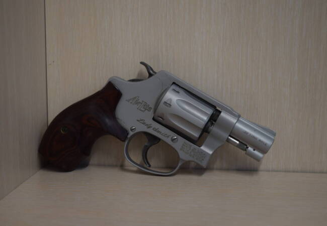 Револвер Smith & Wesson модел Air Lite, 22 LR